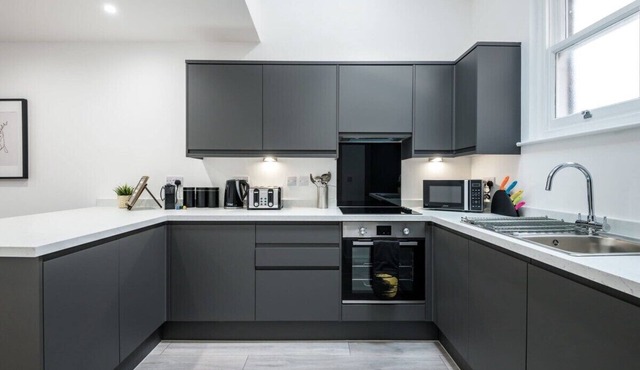 Host & Stay | The Roscoe Carriage House