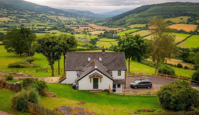 Host & Stay | Trem Y Cwm