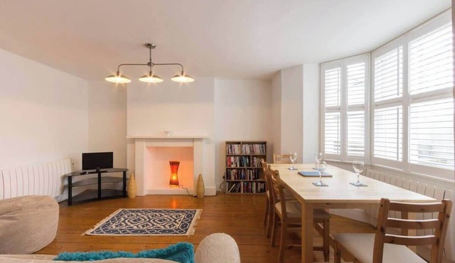 Host & Stay | Victoria Gardens