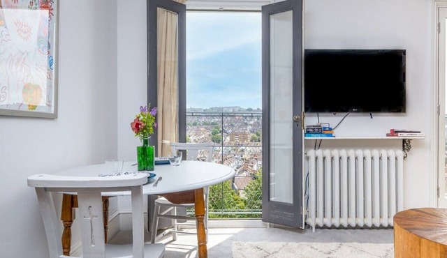 Host & Stay | Wakefield Apartment