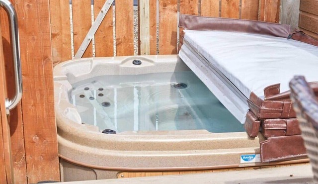 Host & Stay | Yolo Lodge