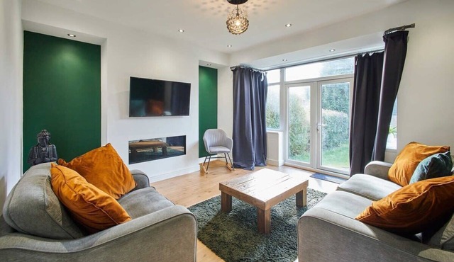 Host & Stay | York City House