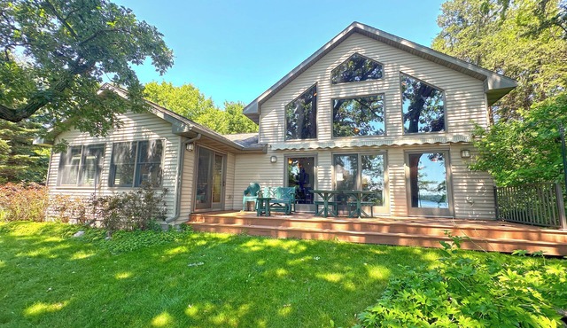 Hosta Haven on Clearwater Lake - 5 Bedroom Lake House