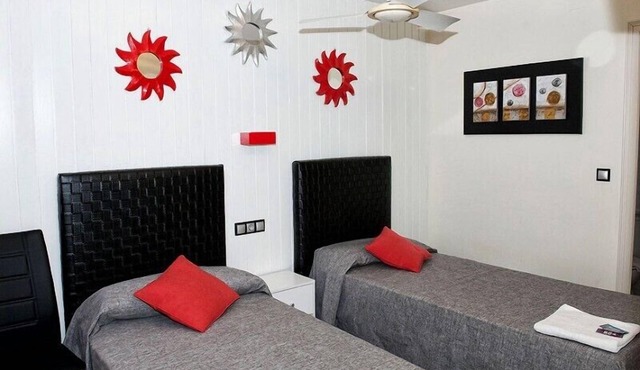 Hostal Emporda