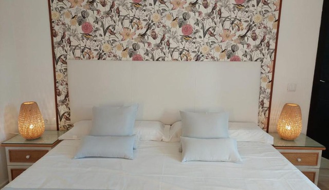 Hostal GARDEN ROUS