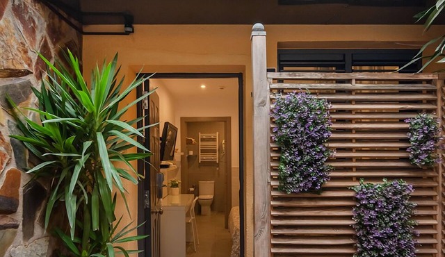 Hostal House