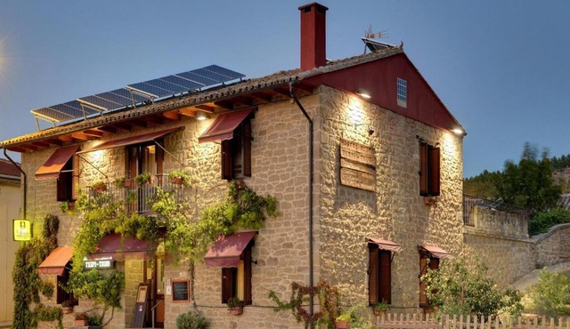 Hostal Rural Txapi Txuri Logis Hotels