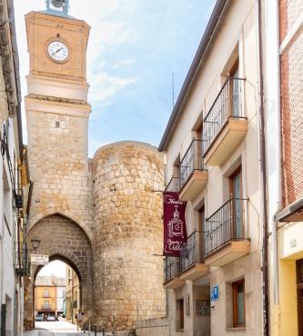 Hostal SIN RECEP24H Puerta de la Villa - Pet friendly & Restaurante
