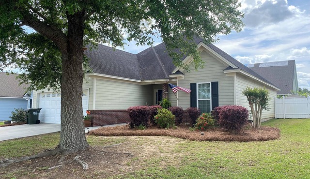 Hosted home 2 minutes off I-75 Northlake Community-private 2BR/1BA & keyless pad
