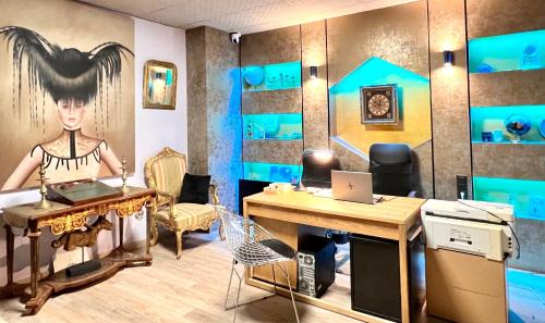 HOSTEL Pepper-Gold -STEP-FREE ENTRANCE -car- free Space-no nois-3 minutes from Port -BED ROOMS 8 GUEST 55 M2 AND 8 GUEST 65 M2