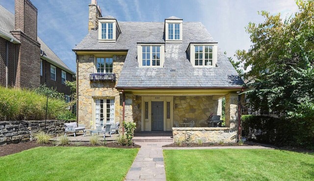 ★ HostWise Stays ★ Charming Squirrel Hill Home with Garage, Near CMU