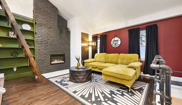 ★ HostWise Stays ★ King Bed Carriage House in Mexican War Streets