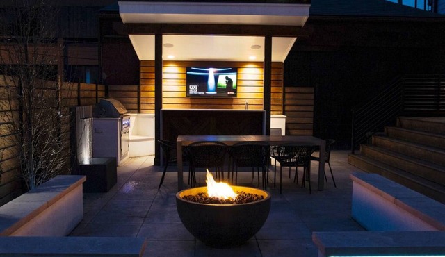 ★ HostWise Stays ★ Luxe Home| Dual Rooftop w/Skyline Views| Firepit