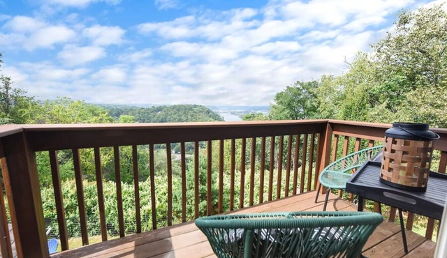 ★ HostWise Stays ★ Ohio River Valley Views in the City!