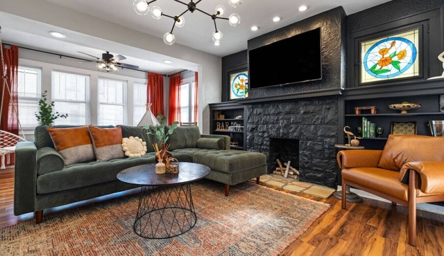 ★HostWise Stays★ Private Hot Tub | Family Friendly | Private Parking | Steps to Shiloh St