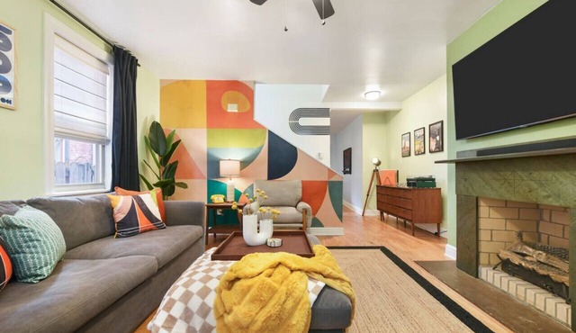 ★ HostWise Stays ★ Retro-vibes home, just minutes from stadiums!