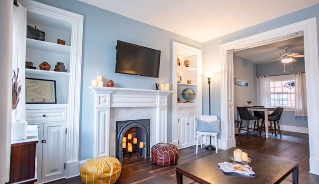 HostWise Stays - Southside Gem – Patio, Smart TVs, Walk Everywhere