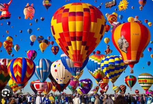Hot Air Balloon Haven, King Bed, Office, Foosball, Basketball