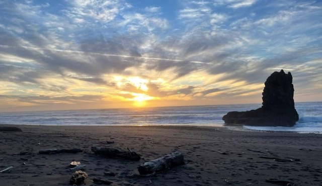 Hot & Cold Tubs Sauna Walk to Beach Dog Friendly EV Charger