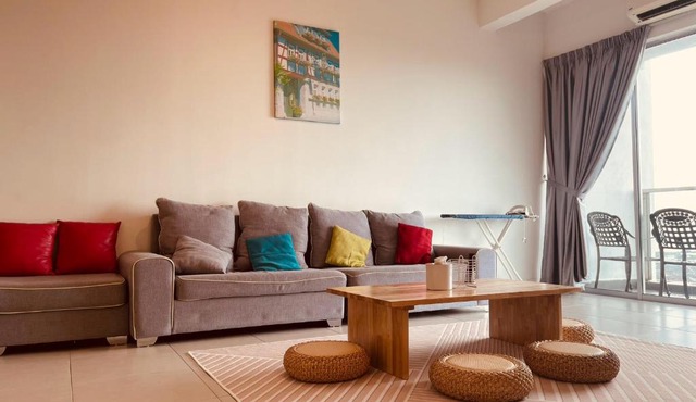 Hot Picks SmartTV Netflix Seaview Homestay Sekinchan