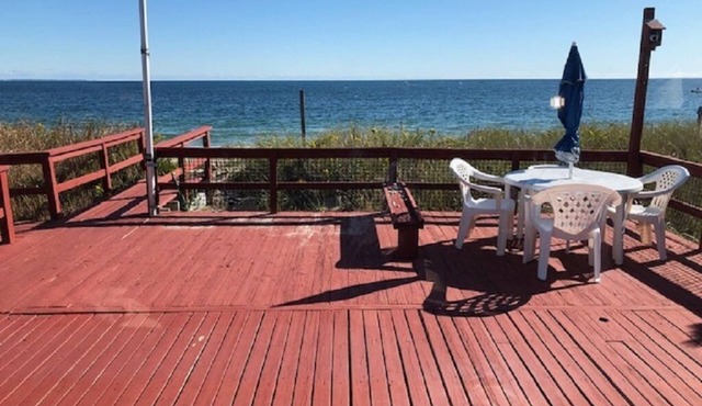 HOT Rental: Misquamicut Oceanfront.
