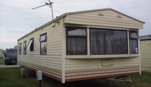 Hot shower cosy beds tv kitchen sea sand