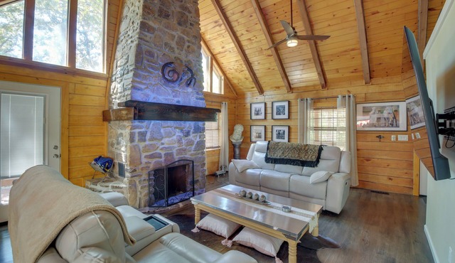 Hot Springs Cabin w/Deck + Mountain Views!
