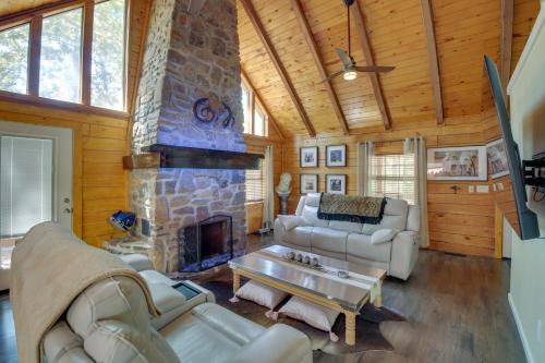 Hot Springs Cabin w/Deck + Mountain Views!