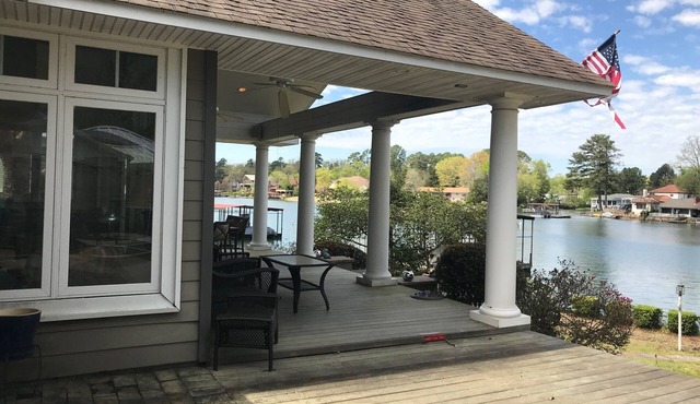 Hot Springs Fabulous!!! Lakefront, multi family friendly, great location villa!
