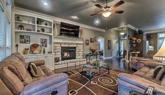 Hot Springs Family Home on Granada Golf Course!