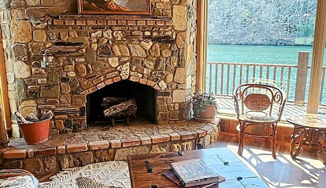 Hot Springs finest lake cottage, Summer's Hideaway