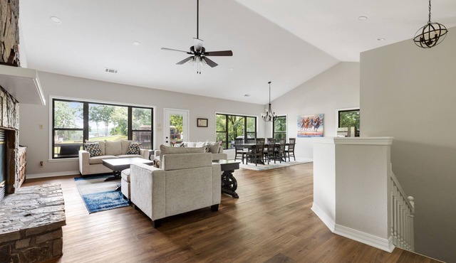 Hot Springs ON Hamilton-Easy to Oaklawn-Waterfront-Swim & Boat Dock - 4BR 3.5 BA