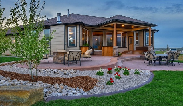 Hot Tub + 1,600 sq ft Golf-Course Patio Game Room & Luxury Living