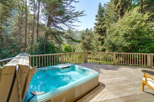 Hot Tub, 1 Mi to Beach 12-Acre Fort Bragg Cabin!