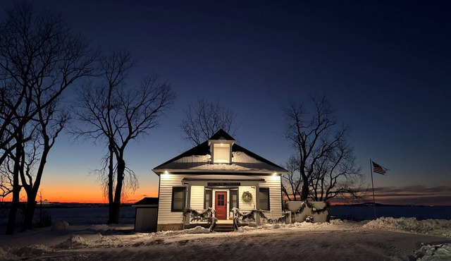 Hot Tub 2-bedroom 2 full bath in lovely Galena countryside