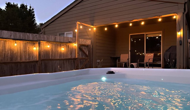 Hot Tub/2 King Beds/Coffee Bar/Free EV Charger - Family & Infant Friendly