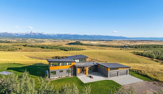 Hot Tub, 23 Mi to Grand Targhee: Luxe Retreat