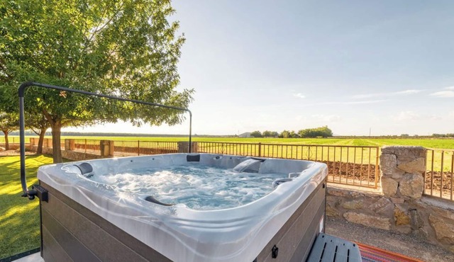 Hot Tub, 3 Kings, Winery 5 Min, Farm & Mountain Views, Pets Ok