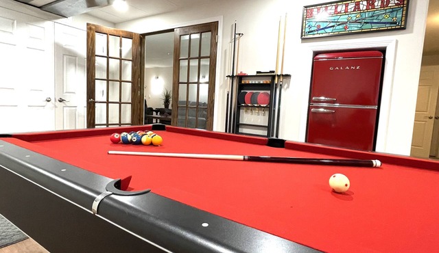 Hot tub - 4 Bedroom - 3.5 Bathrooms - Perfect Location