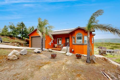 Hot Tub and Expansive Views Copperopolis Mtn Home