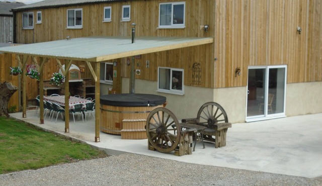 hot tub accomodation for 12 6 bedrooms all on suite yorkshire
