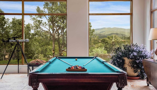 Hot Tub, Amazing Views, Expansive Living Spaces