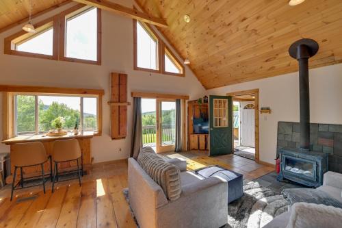 Hot Tub and Amazing Views! Family Catskills Cabin