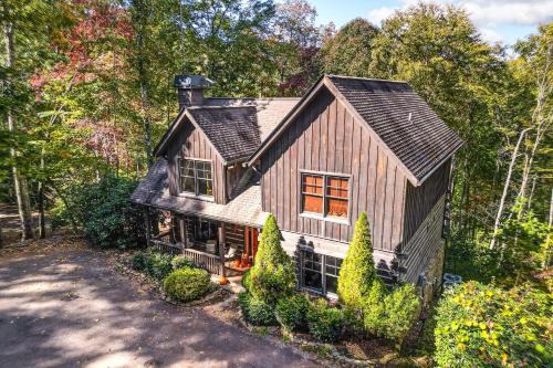 Hot Tub and Fire Pit Getaway Near Nantahala Gorge!