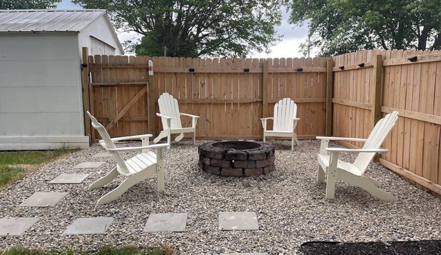 Hot Tub and Fire Pit near Mammoth Cave National Park- Pet Friendly