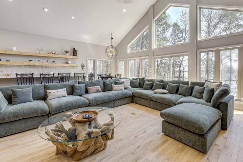Hot Tub and Games Galore! Greers Ferry Lake Home