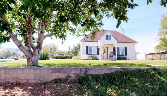 Hot Tub and Grandma's Cottage, Charming and Nostalgic