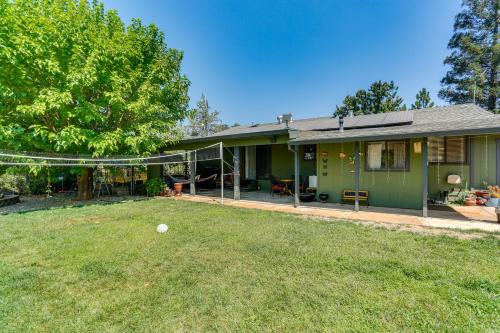 Hot Tub and Horse Boarding on 3 Acres in Redding!