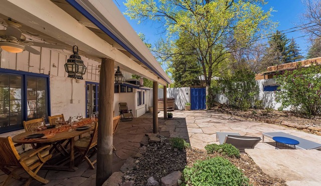 Hot tub and Outdoor Dining, Charming Tesuque Home