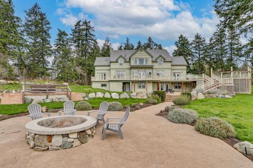 Hot Tub and Pond View! Private Friday Harbor Retreat